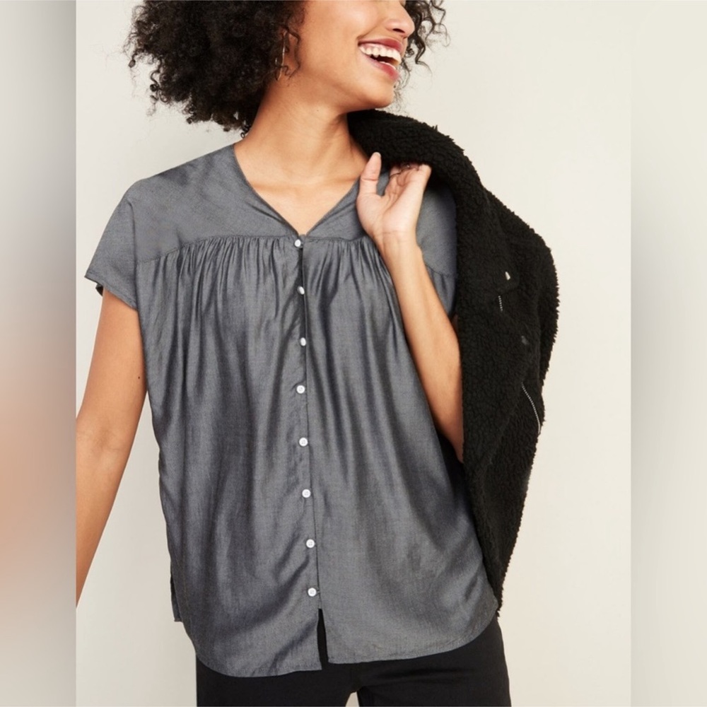 Old Navy Blackjack Sort Sleeve Button Down Top
